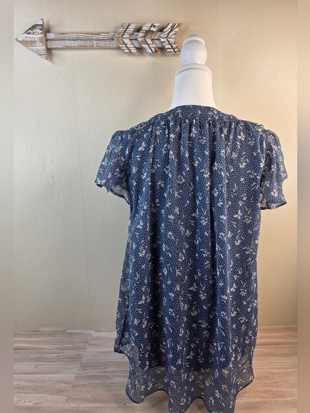 Ladies Large Lauren Conrad Dusty Blur Floral Tie-Front Blouse - Picture 2 of 4